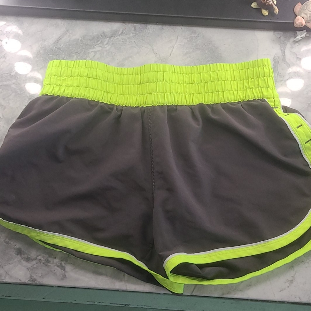 SUPER cute under armour running shorts